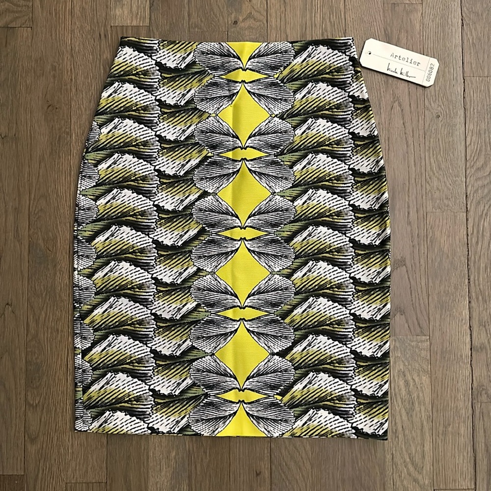 NWT Artelier Nicole Miller printed pencil skirt - Size 4